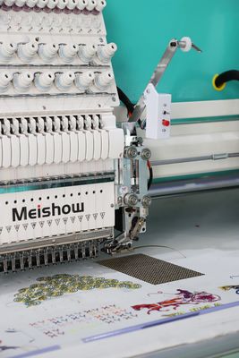 Veiligheidseenvoudige geborduurde zakdoekmachine 15 naald 10 koppen met snoeistoestel