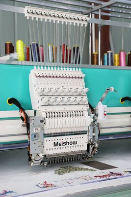 Eenvoudige Sequins Borduurmachine 15 Naalden 12 Koppen Aanpassingsgebied